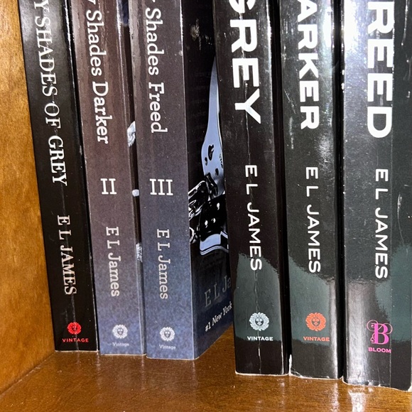 Assorted Books - Picture 2 of 11